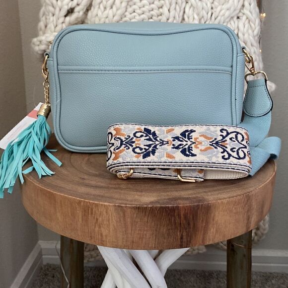 UNNI Tassel Camera Crossbody Bag NWT - Picture 1 of 9